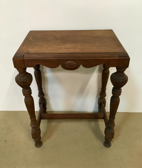 SMALL VINTAGE TABLE