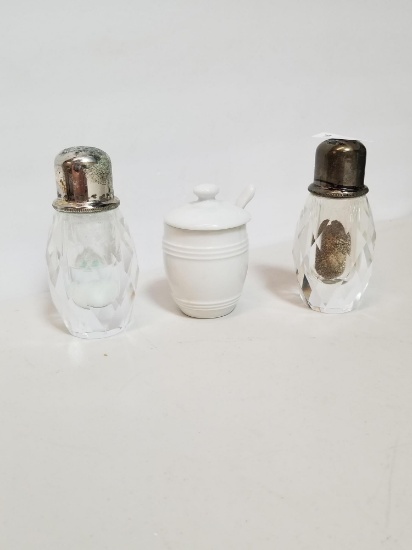 SALT AND PEPPER SHAKERS WITH MARMALADE JAR