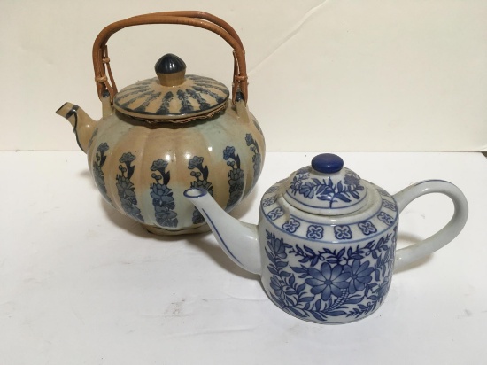 PAIR OF BLUE AND WHITE TEAPOTS