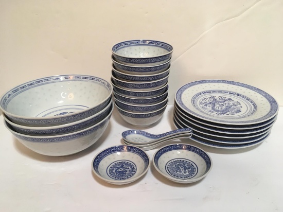 22 PIECES OF BLUE AND WHITE RICE PATTERN