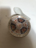 12 IMARI STYLE PIECES - 6 CUPS AND SAUCERS