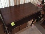 VINTAGE CLOSED TOP DESK