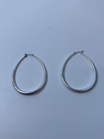 PAIR OF LOOP EARRINGS