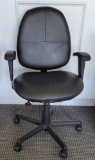 ROLLING OFFICE CHAIR WITH ARMS