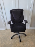 PLUSH OFFICE CHAIR WITH ARMS