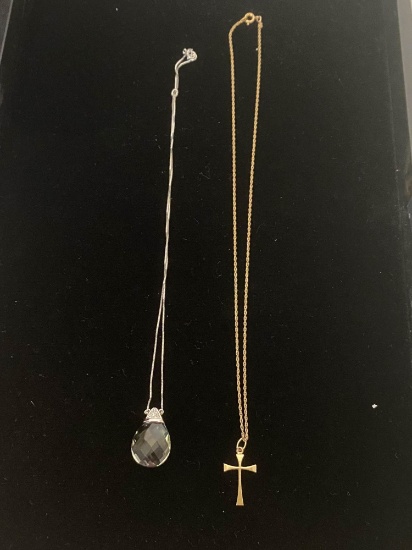 PAIR OF NECKLACES WITH GOLD PENDANTS