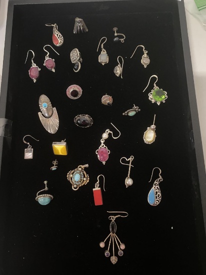 25 PIECES OF EARRINGS