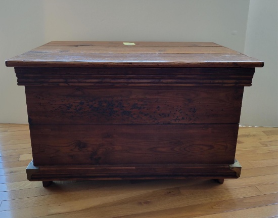 VINTAGE STYLED HANDMADE LIFTING LID TRUNK