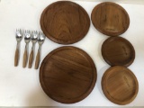 5  WOOD PLATES WITH CORK BOTTOMS AND 4 FORK