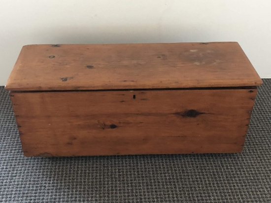 VINTAGE HAND MADE WOODEN BOX