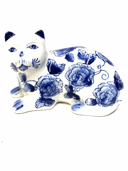 CHINOSERIE PORCELAIN BLUE AND WHITE CAT