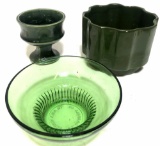 3 PIECES OF GREEN GLASS / CERAMIC