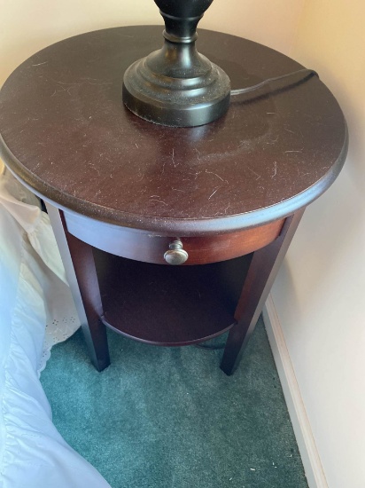 PAIR OF MAHOGANY FINISHED ROUND SIDE TABLE