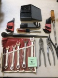 GROUP OF TOOLS INCLUDING DRILL BITS
