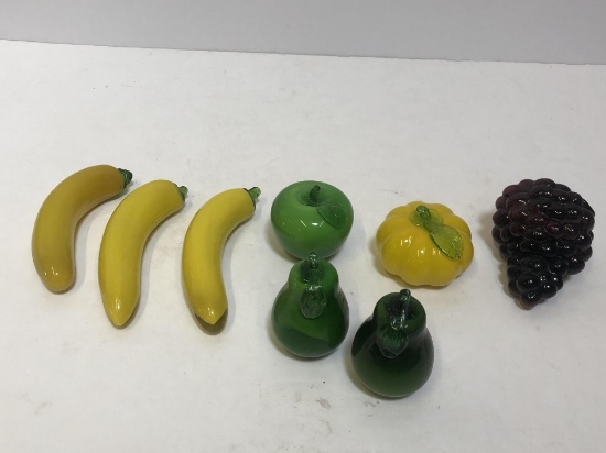 8 PIECES OF GLASS FRUIT