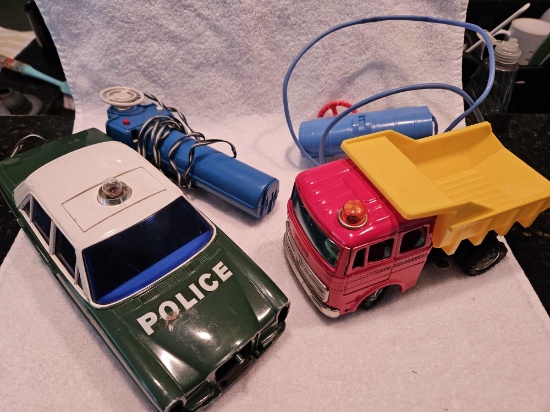 2 BATTERY OPERATED CARS
