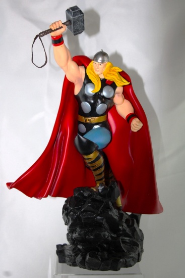 THE MIGHTY THOR DELUXE STATUE