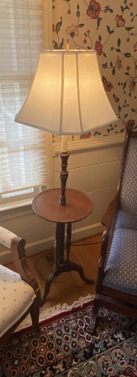 SIDE TABLE WITH BUILT IN LAMP