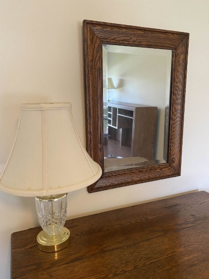 PAIR OF MATCHING LAMPS & WALL MIRROR