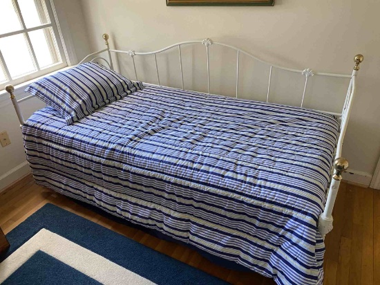 METAL FRAME DAY BED