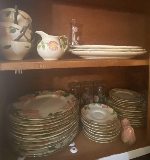 CABINET WITH DESSERT ROSE CHINA