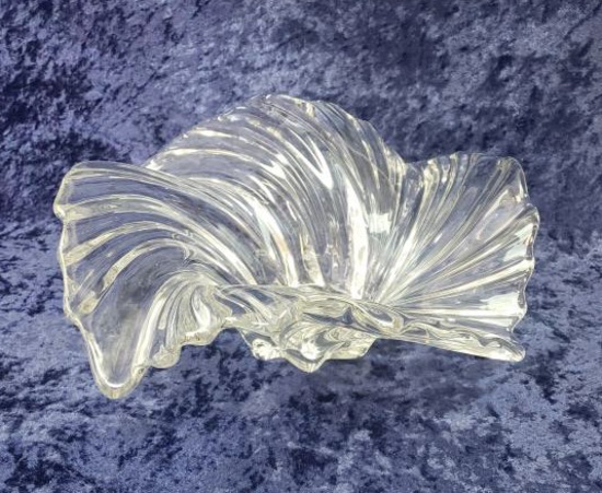 WAVE GLASS CENTERPIECE BOWL.