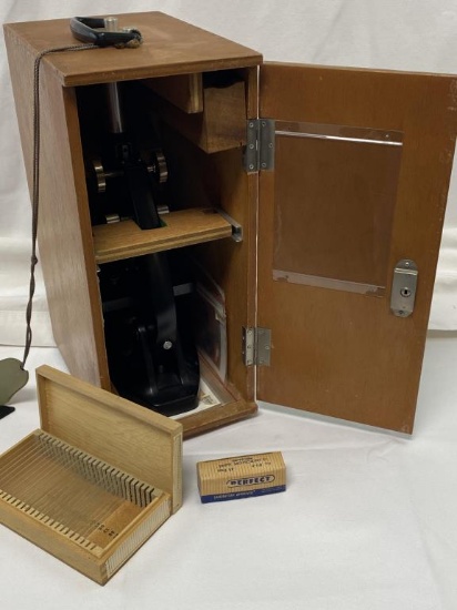 VINTAGE MONOLUX MICROSCOPE IN ORIGINAL CASE