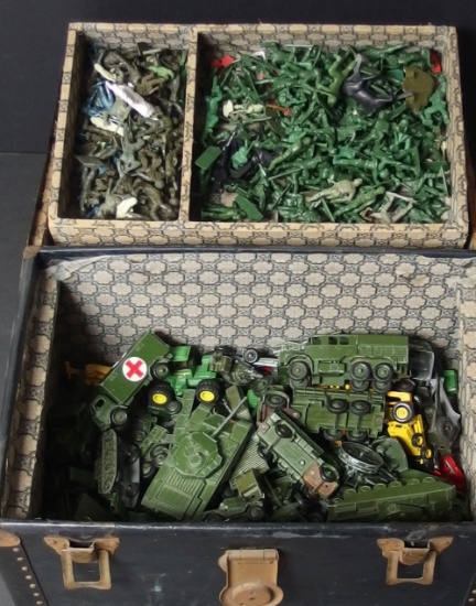 LOT OF MILITARY DINKY TOYS & PLASTIC SOLDIERS
