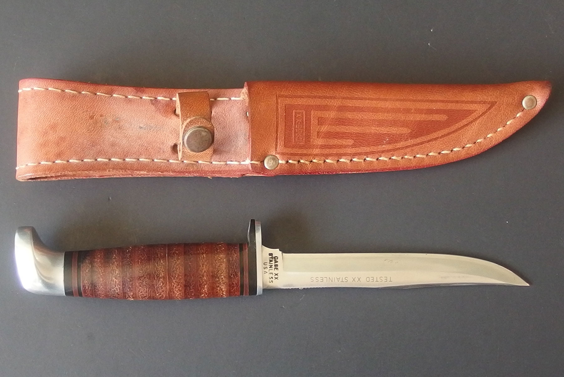 CASE XX KNIFE WITH PUMPKIN SEED BOX | Proxibid