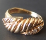 VINTAGE 14KT GOLD & DIAMOND LADIES RING