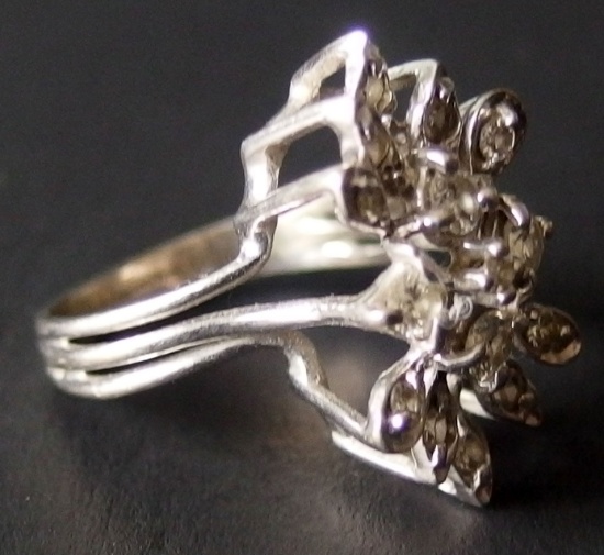 VINTAGE 14KT GOLD & DIAMOND LADIES RING