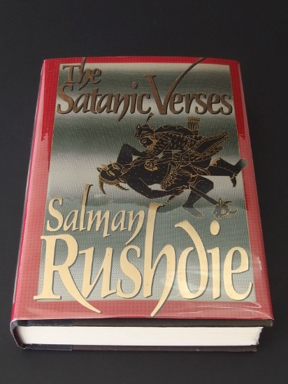 SALMAN RUSHDIE SATANIC VERSES SIGNED 1ST ED. BOOK