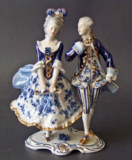 RUDOLSTADT VOLKSTEDT PORCELAIN FIGURAL GROUP