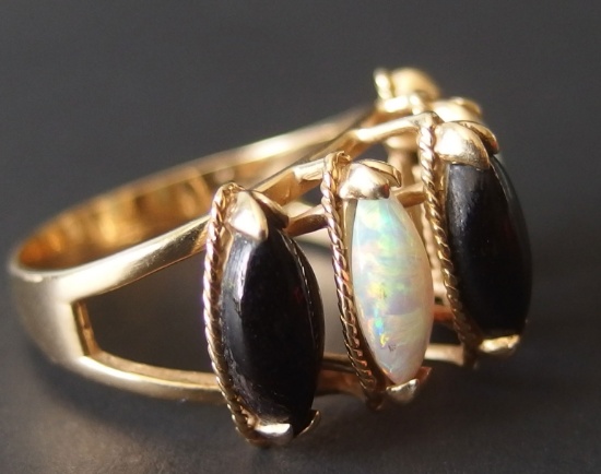 14KT GOLD OPAL & ONYX RING