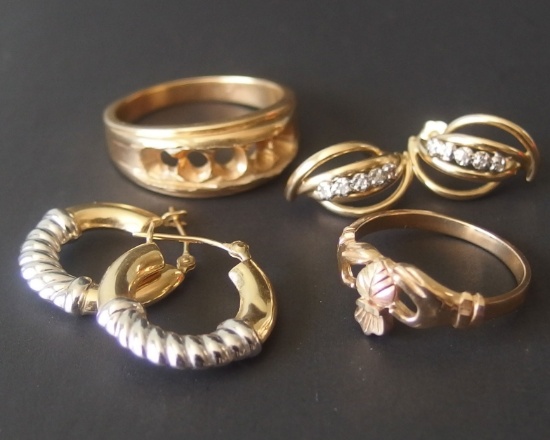 GOLD JEWELRY COLLECTION