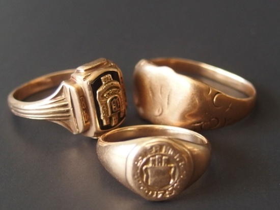 THREE GOLD RINGS (3)