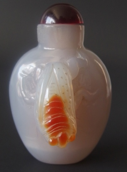 CHINESE AGATE BUG SNUFF BOTTLE