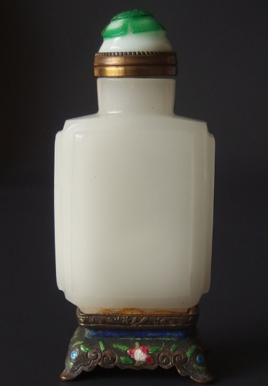 CHINESE WHITE JADE SNUFF BOTTLE