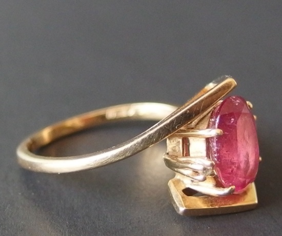 14KT GOLD & RUBY RING