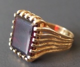 14KT GOLD & GARNET RING