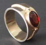 VINTAGE 14KT GOLD GARNET RING