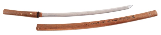 A GOOD SHINTO SURIAGE WAKIZASHI IN SHIRASAYA MOUNTS.