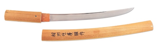 SOSHU TANTO SIGNED HIRO-SUNE IN SHIRASAYA MOUNTS.