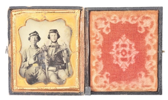 CIVIL WAR TINTYPE OF SOLDIERS WITH REVOLVERS AND CAVALRY SABERS.