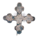 VERY PRETTY MARYLAND BOTTONY CROSS WITH FACETED EDGE AND STARBURSTS.