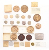 LOT OF VARIOUS COMMEMORATIVE MEDALLIONS AND COINS.