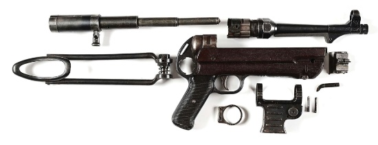 FINE GROUPING OF GERMAN MP-40 MACHINE GUN PARTS INCLUDING BARREL AND BOLT.