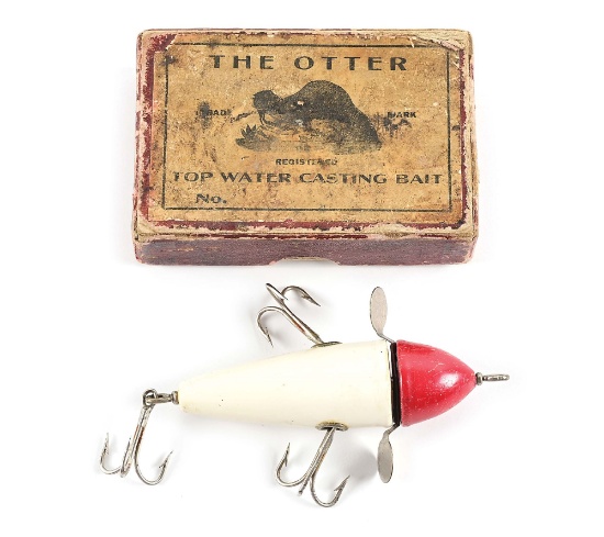 SHAKESPEARE ROTARY HEAD BAIT IN RED & WHITE IN OTTER BOX