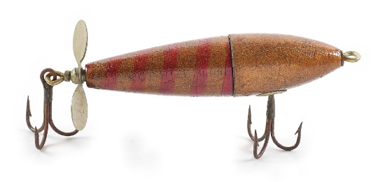 SURFACE CHARMER IN GOLD HEAD RED STRIPE