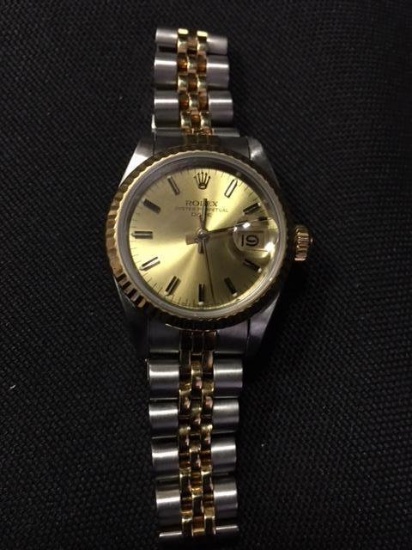 Woman's Oyster Perpetual Date Watch with 18k gold Bezel